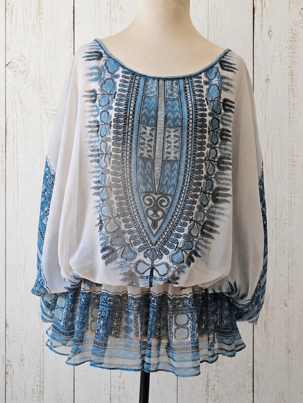 Romeo & Juliet Couture Sheer Batwing Top with Blue Ornate Printmeo Size L